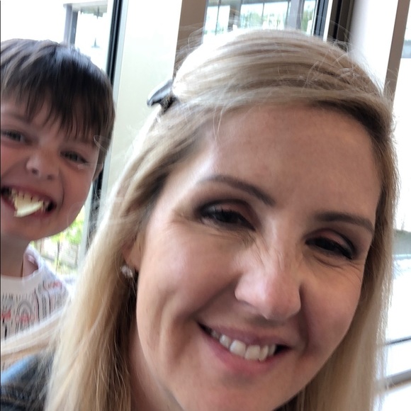 Meet your Posher, Christin - Picture 1 of 2